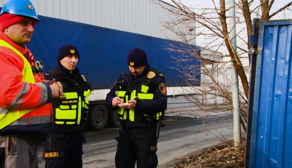 Koparka w niebezpieczeństwie i wyburzenie "na pożyczkę"