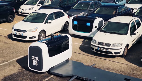 Parkingowe roboty i hologramowe rozmowy